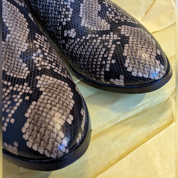 Tod's Women's Snakeskin Print Embossed Leather Booties. Size: 37. color: brown. - Picture 6 of 9